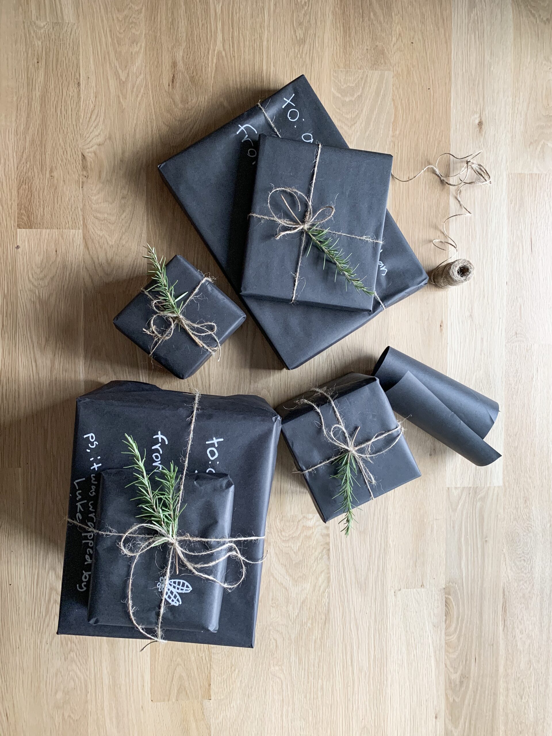 simple Christmas gift wrapping idea inspired by nature - DIY home