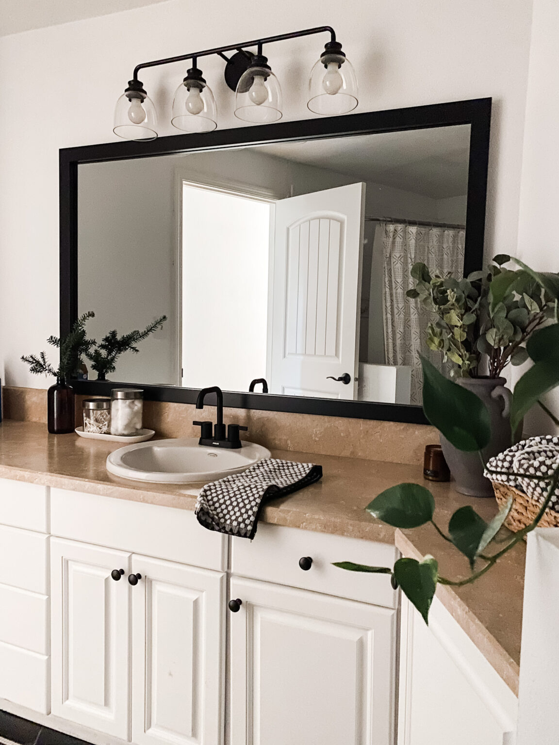 Modern Bathroom Vanity Lights to Update Your Space - allisa jacobs