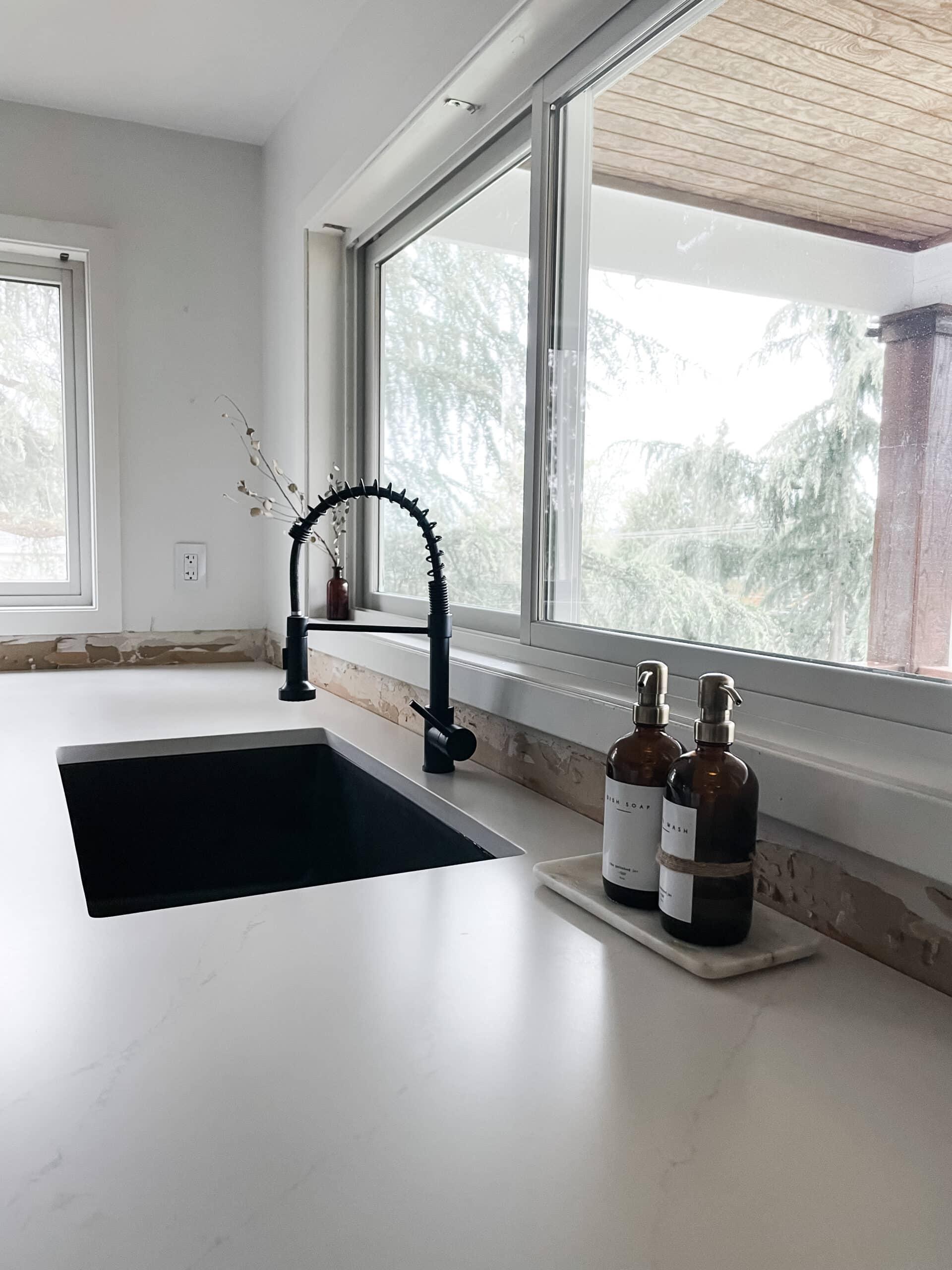 Best White Quartz Countertops 2023 allisa jacobs